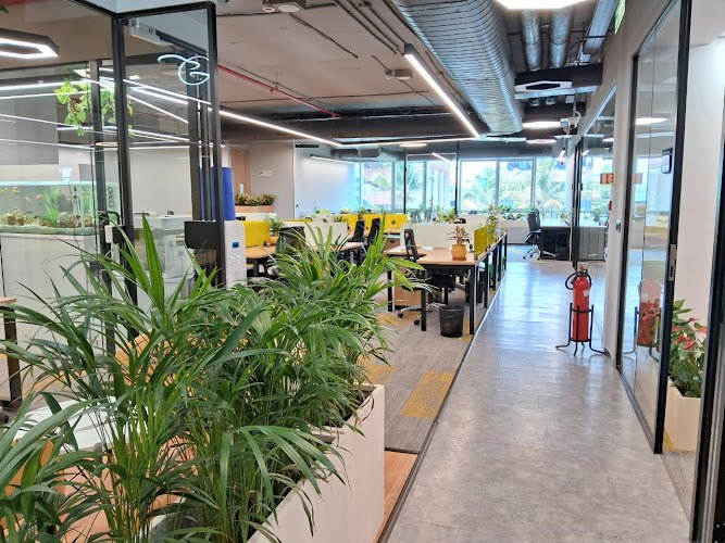 BizzHub (Esquire) coworking space in Bengaluru, India 1