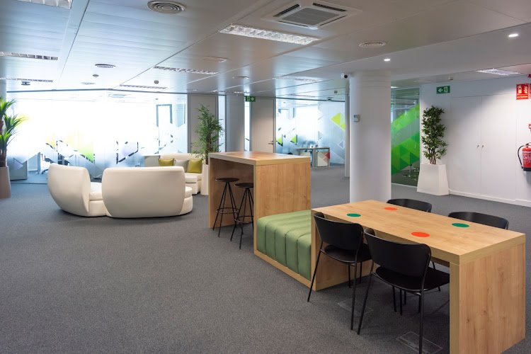 First workplaces: oficinas y espacios de coworking en María de Molina coworking space in Salamanca, Spain 1
