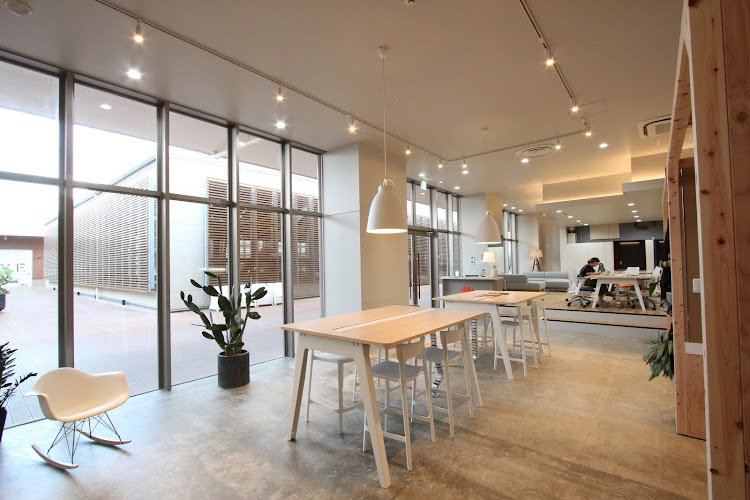 Co-Working Office howlive Aeon Mall Okinawa Rycom coworking space in Kitanakagusuku, Japan 1