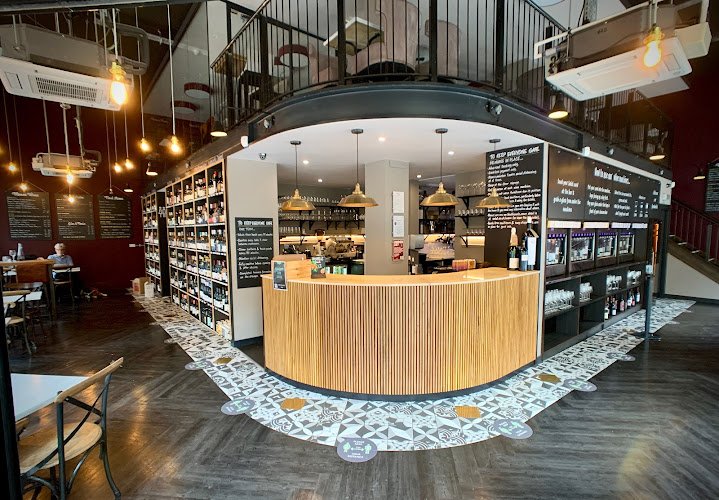 Salut Wines coworking space in Manchester, United Kingdom of Great Britain and Northern Ireland 1