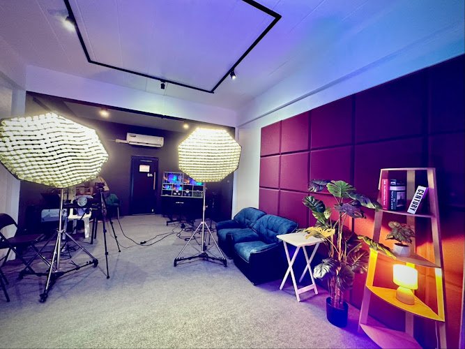 FOXTREE CO-WORK STUDIO (ถ่ายภาพ, อัด Podcast, ห้องประชุมให้เช่า) coworking space in Bang Lamung District, Thailand 1
