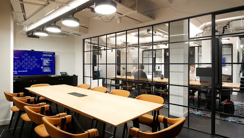 Fora - Eastcastle Street coworking space in London, United Kingdom of Great Britain and Northern Ireland 1