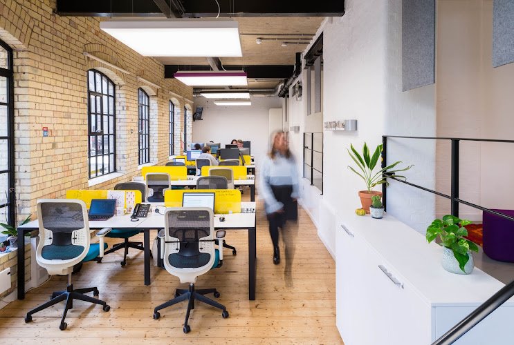 BluDesks.com coworking space in London, United Kingdom of Great Britain and Northern Ireland 1