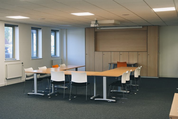 Lambourne House coworking space in Cardiff, United Kingdom of Great Britain and Northern Ireland 1
