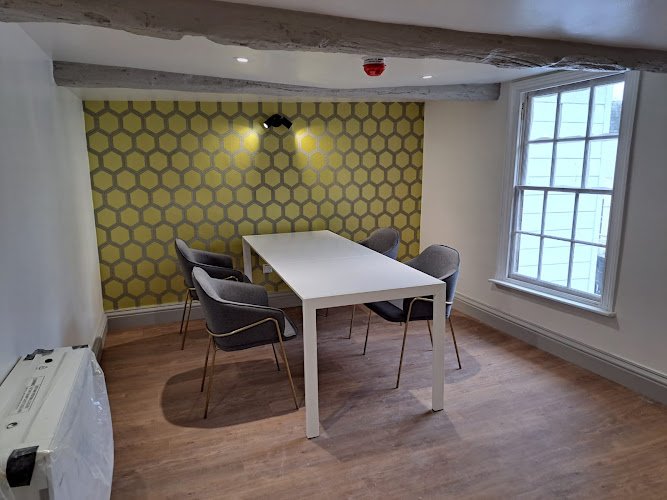 THE HIVE ON THE PANTILES, Private Boutique Offices, Cowork Studio, Zoom Booth, Balcony for members, High-Tech and Smart Desks coworking space in Tunbridge Wells, United Kingdom of Great Britain and Northern Ireland 1