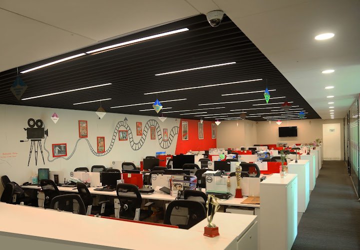 Carnival HUB Work Spaces coworking space in Mumbai, India 1