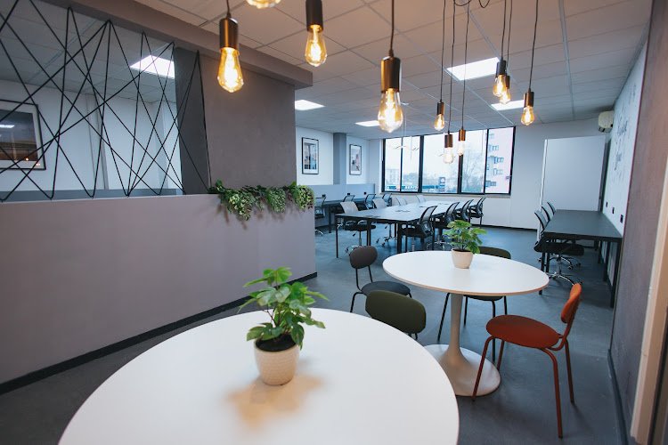 FluirOffice - Coworking and Studio Audiovisual coworking space in Pragal, Portugal 1