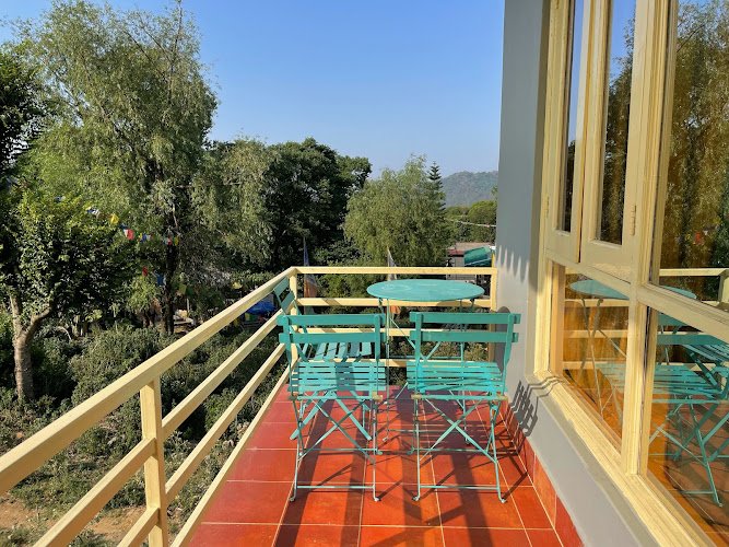 Madpackers Bir coworking space in Bir, Chaugan, India 1