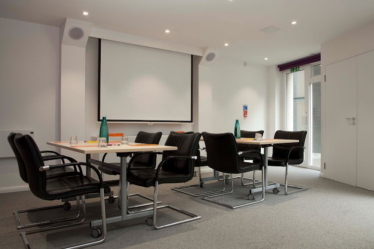 Rivoli Meeting Room coworking space in London, United Kingdom of Great Britain and Northern Ireland 1