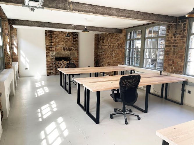 Round The World Studios coworking space in Edinburgh, United Kingdom of Great Britain and Northern Ireland 1