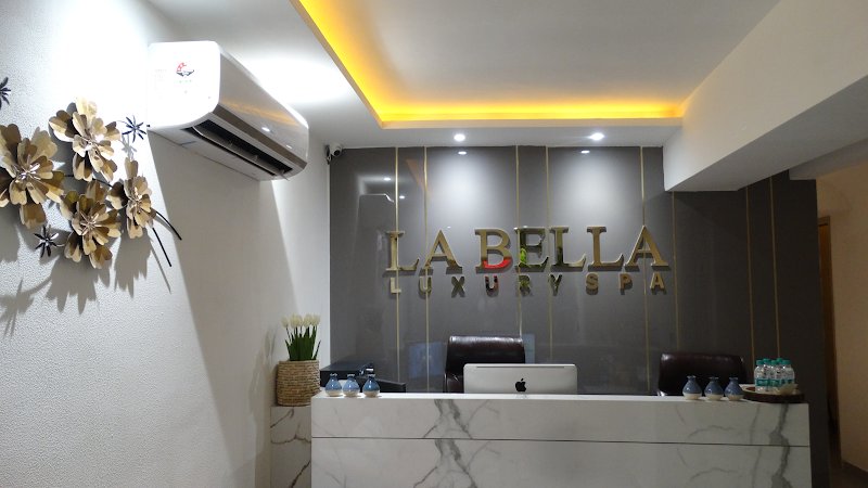 La Bella Luxury Spa South Extension coworking space in New Delhi, India 1