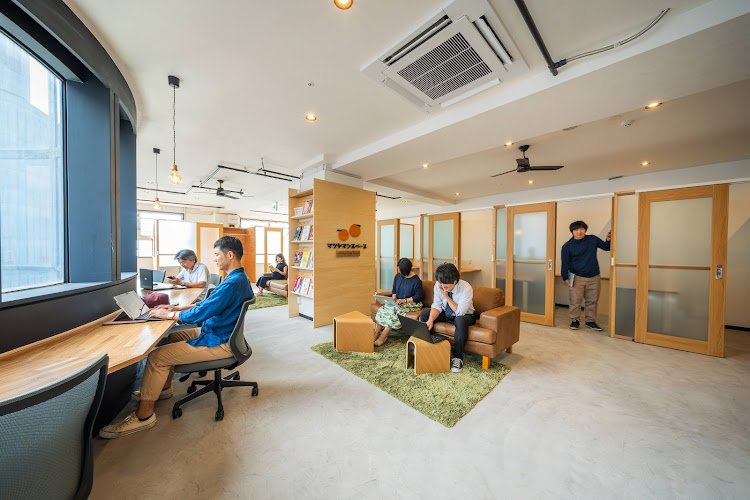 マツヤマンスペース湊町 coworking space in Matsuyama, Japan 1