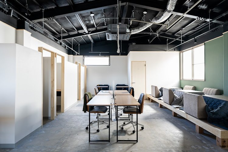 Coworking Space Flat Cafe&Bar coworking space in Matsudo, Japan 1