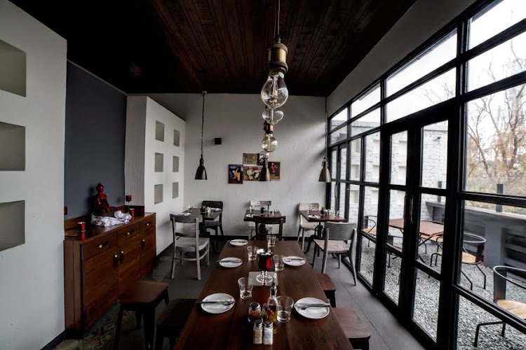 Roadhouse Cafe coworking space in New Delhi, India 1