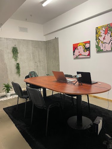 espaço B - cowork & eventos coworking space in Silveira, Portugal 1