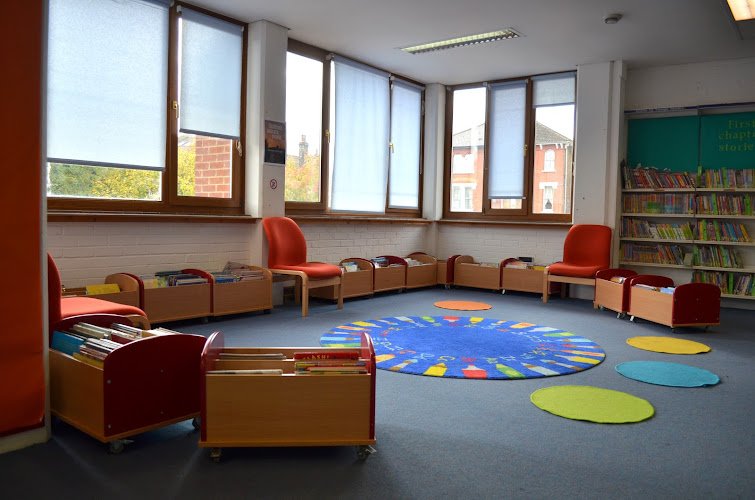 Balham Library coworking space in London, United Kingdom of Great Britain and Northern Ireland 1