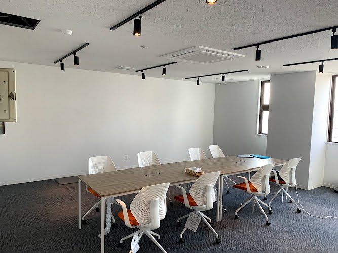 howlive 宮古島店 ( コワーキングスペース / ワーケーション/バーチャルオフィス ) coworking space in Miyakojima, Japan 1