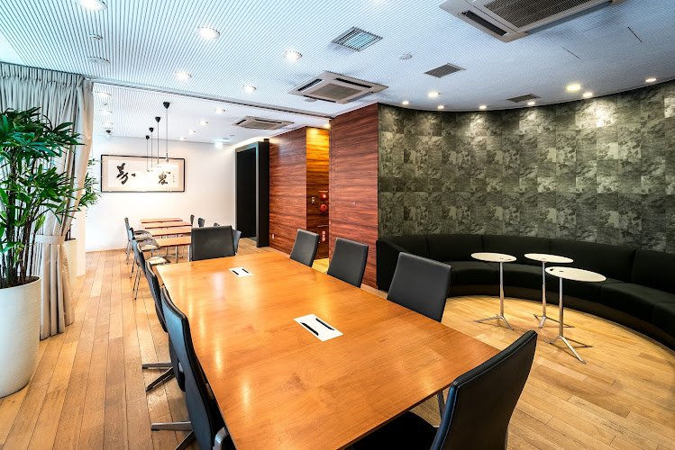 Ekisupatofisutoranomon coworking space in Minato City, Japan 1