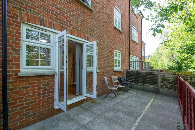 Livingo Stays - Serviced Apartments coworking space in Redhill, United Kingdom of Great Britain and Northern Ireland 1