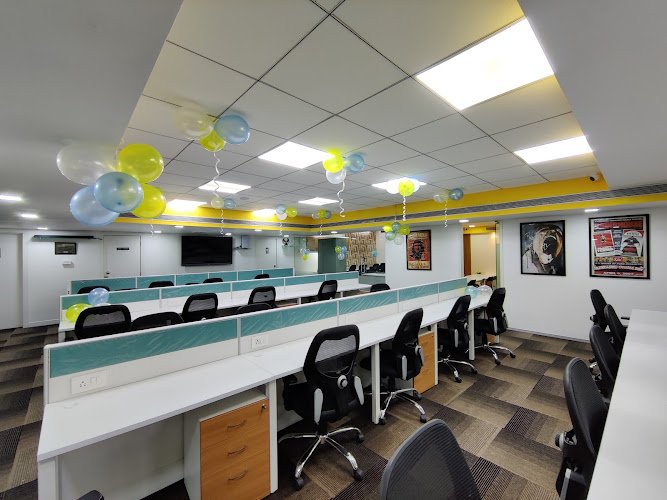 Community Coworks (Solitaire Park) coworking space in Mumbai, India 1
