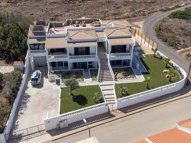 Off the Hook Coworking & Coliving coworking space in Sagres, Portugal 1