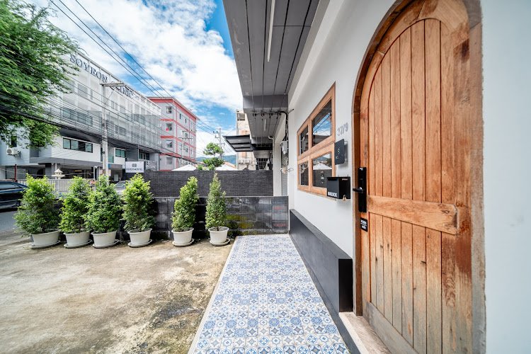 Socialer Coliving & Coworking Space coworking space in Mueang Chiang Mai District, Thailand 1