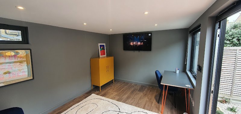 London Town Cabins coworking space in London, United Kingdom of Great Britain and Northern Ireland 1