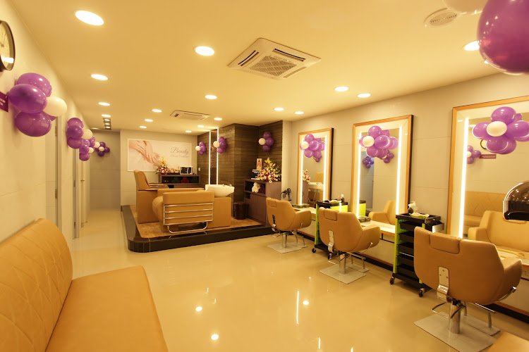 Naturals Salon coworking space in Bengaluru, India 1