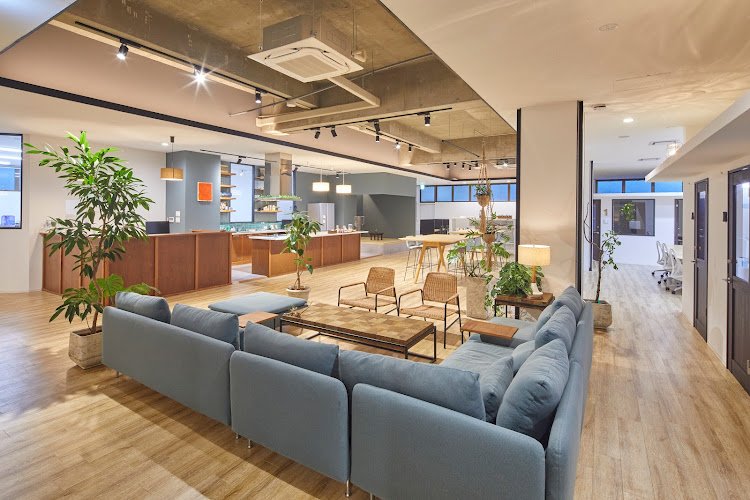 コワーキングスペース howlive 名護宮里店 coworking space in Nago, Japan 1