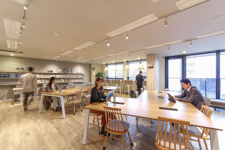Benkyokafe Musashikosugisutajio coworking space in Kawasaki, Japan 1