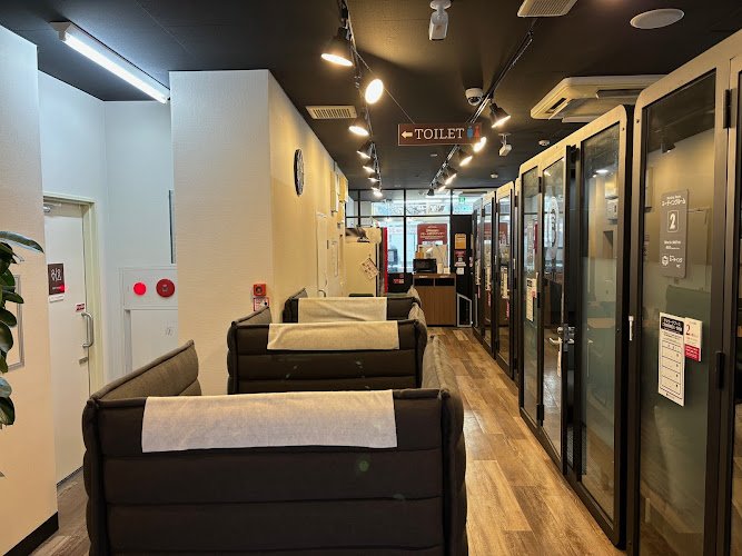 Accea Cafe coworking space in Shinjuku City, Japan 1