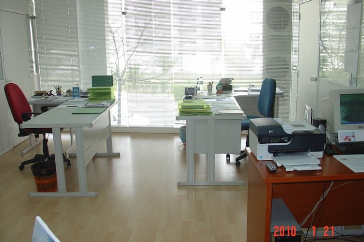 Centro Escritórios Santarém coworking space in Várzea, Portugal 1
