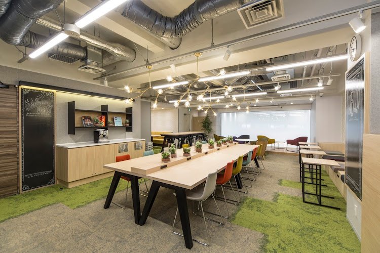 Cross Office Shinjuku coworking space in Shinjuku City, Japan 1