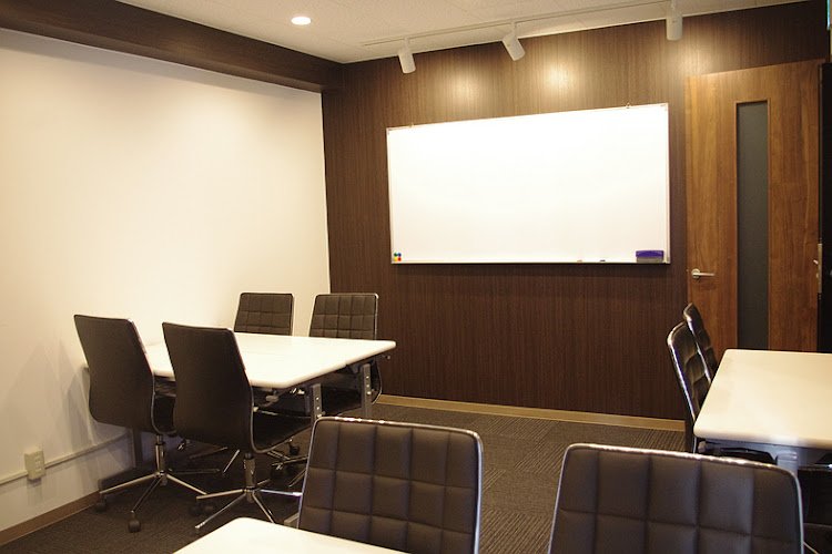 Benkyokafe Nihonbashikayabacho Sutajio coworking space in Chuo City, Japan 1